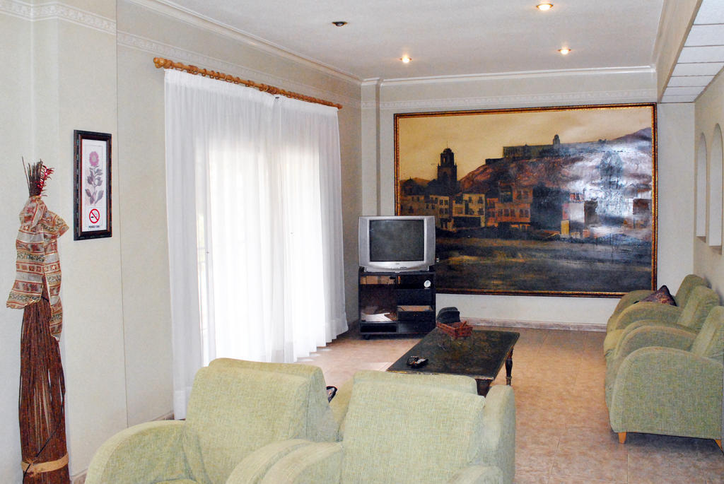 Hostal Rey Teodomiro Ориуэла Экстерьер фото